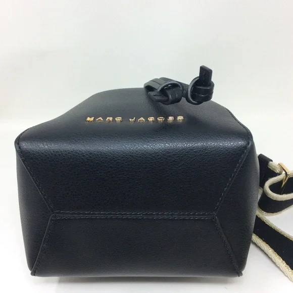 ✨ Authentic Marc Jacobs The Bucket Bag Logo Plaque Drawstring Woven Strap Black - Picture 9 of 16